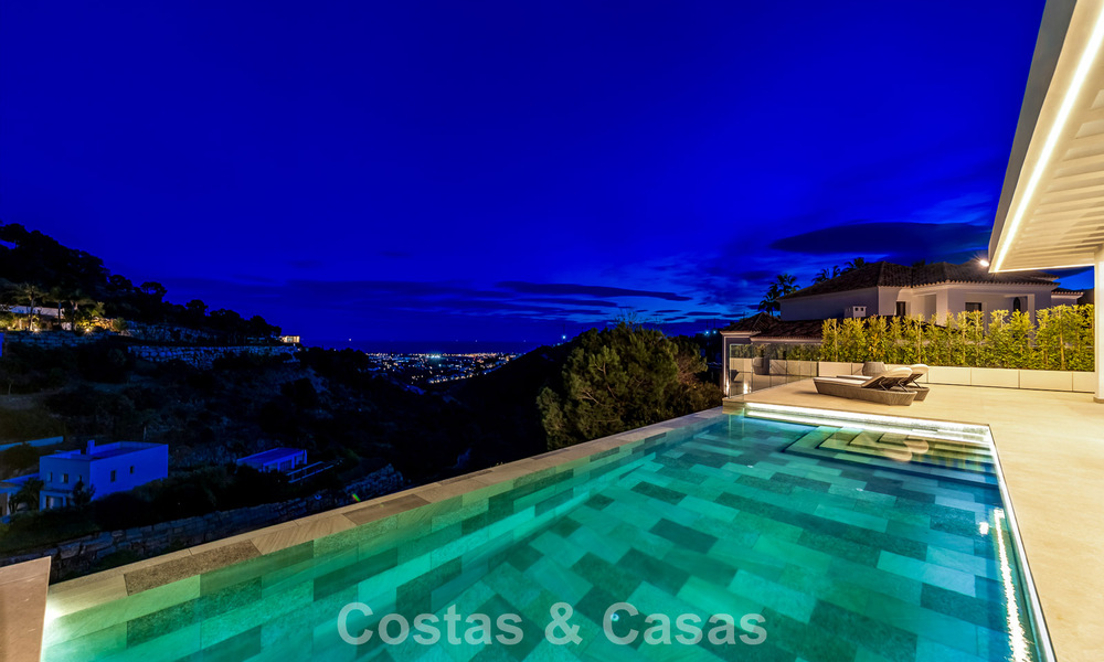 Villa design sophistiquée avec vue imprenable sur la mer à vendre à El Madroñal, Benahavis - Marbella 796858