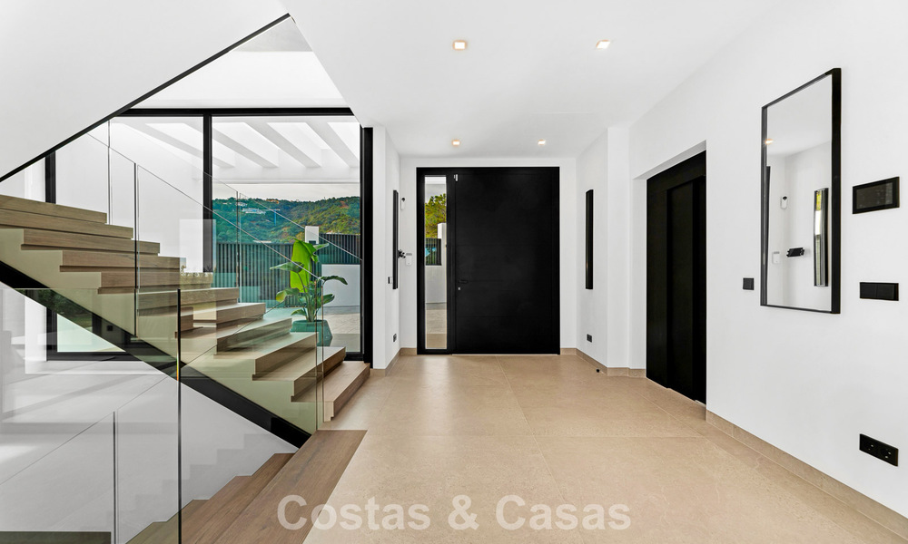 Villa design sophistiquée avec vue imprenable sur la mer à vendre à El Madroñal, Benahavis - Marbella 796860