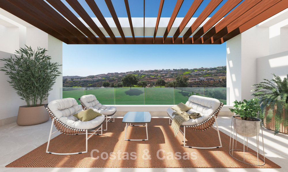Maisons de ville neuves de 3 chambres à vendre dans un prestigieux complexe de golf à Mijas, Costa del Sol 775399