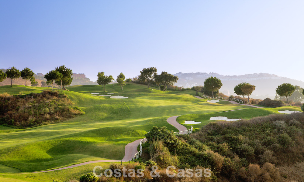 Maisons de ville neuves de 3 chambres à vendre dans un prestigieux complexe de golf à Mijas, Costa del Sol 775400