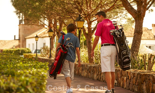 Maisons de ville neuves de 3 chambres à vendre dans un prestigieux complexe de golf à Mijas, Costa del Sol 775401 