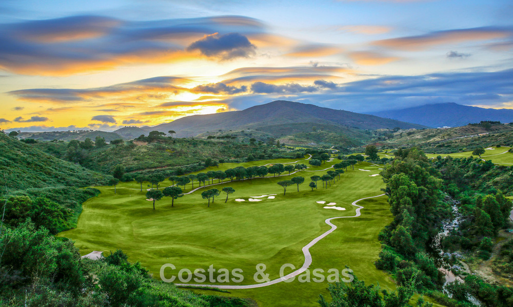 Maisons de ville neuves de 3 chambres à vendre dans un prestigieux complexe de golf à Mijas, Costa del Sol 775404