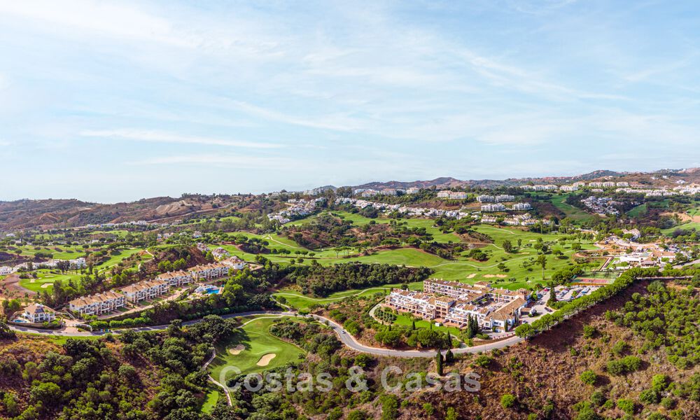 Maisons de ville neuves de 3 chambres à vendre dans un prestigieux complexe de golf à Mijas, Costa del Sol 775405