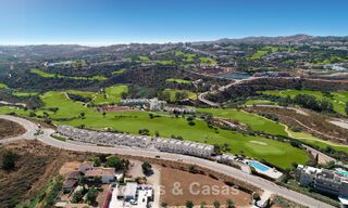Maisons de ville neuves de 3 chambres à vendre dans un prestigieux complexe de golf à Mijas, Costa del Sol 775406 