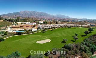 Maisons de ville neuves de 3 chambres à vendre dans un prestigieux complexe de golf à Mijas, Costa del Sol 775407 