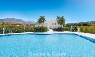 Maisons de ville neuves de 3 chambres à vendre dans un prestigieux complexe de golf à Mijas, Costa del Sol 775408 