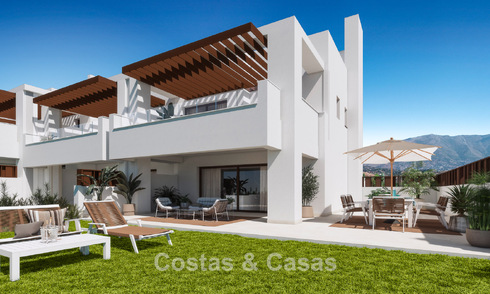 Maisons de ville neuves de 3 chambres à vendre dans un prestigieux complexe de golf à Mijas, Costa del Sol 775410