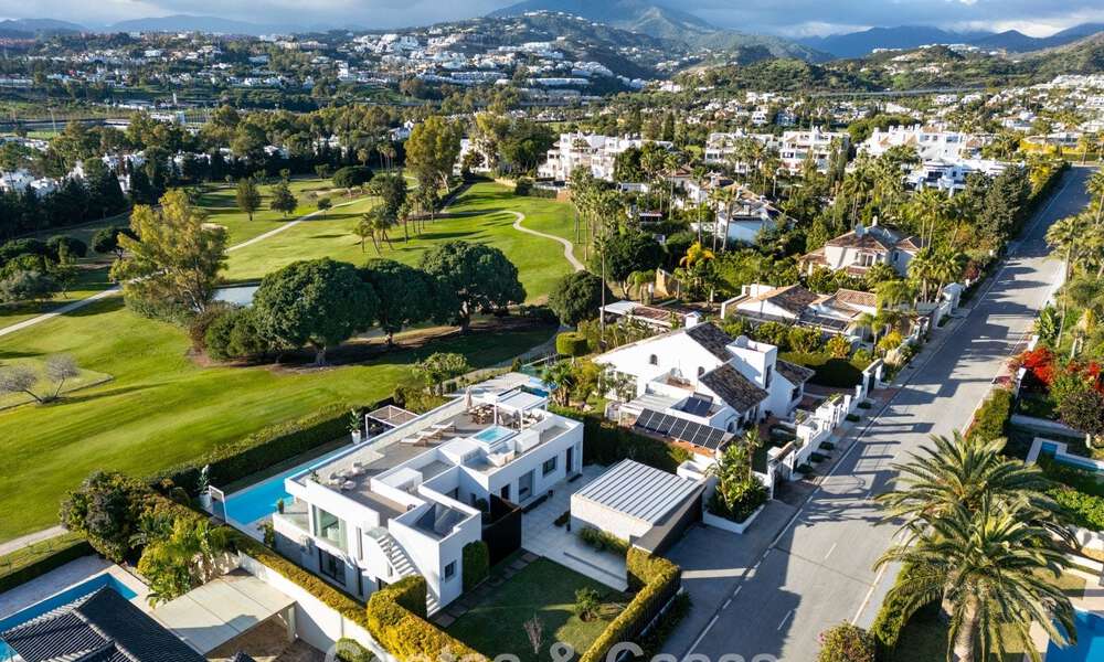 Villa luxueuse de style moderne à vendre, en bordure du terrain de golf à Nueva Andalucia, Marbella 775534