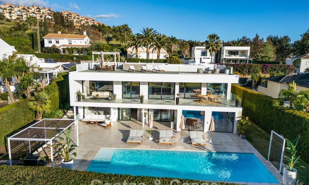 Villa luxueuse de style moderne à vendre, en bordure du terrain de golf à Nueva Andalucia, Marbella 775536