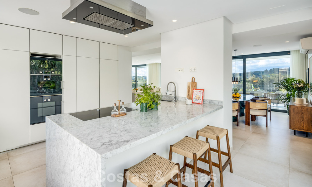 Villa luxueuse de style moderne à vendre, en bordure du terrain de golf à Nueva Andalucia, Marbella 775542