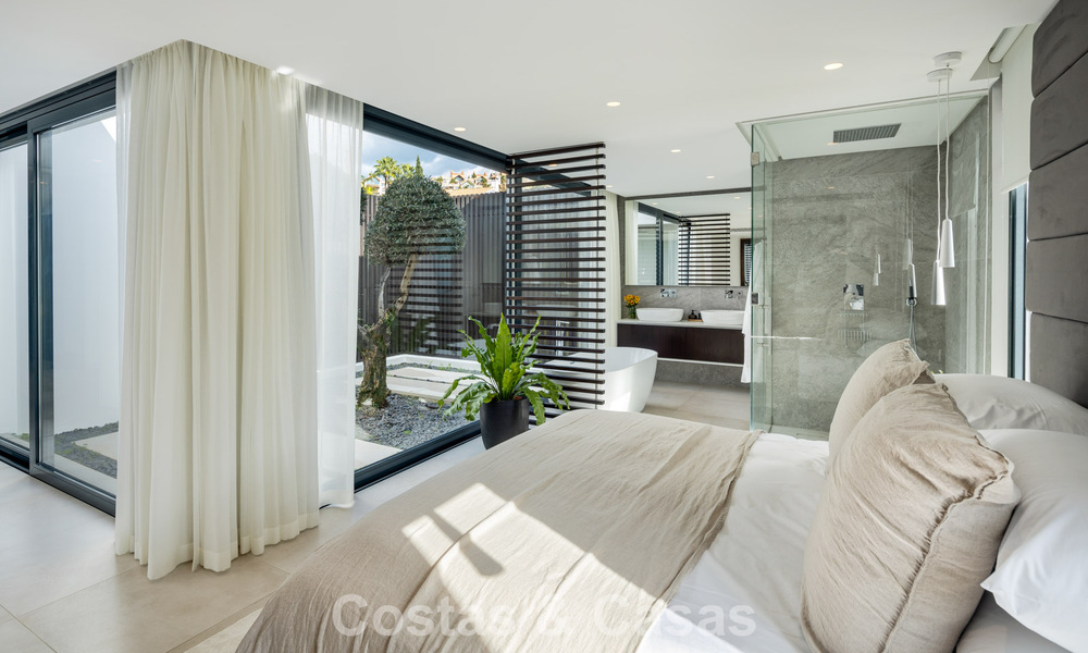 Villa luxueuse de style moderne à vendre, en bordure du terrain de golf à Nueva Andalucia, Marbella 775544