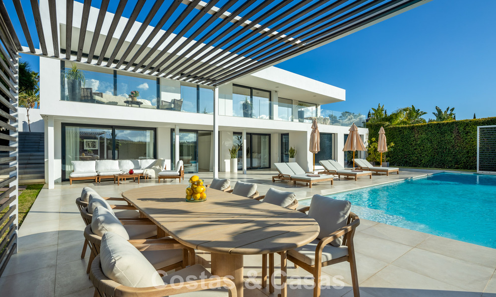 Villa luxueuse de style moderne à vendre, en bordure du terrain de golf à Nueva Andalucia, Marbella 775554