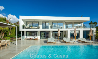 Villa luxueuse de style moderne à vendre, en bordure du terrain de golf à Nueva Andalucia, Marbella 775555 