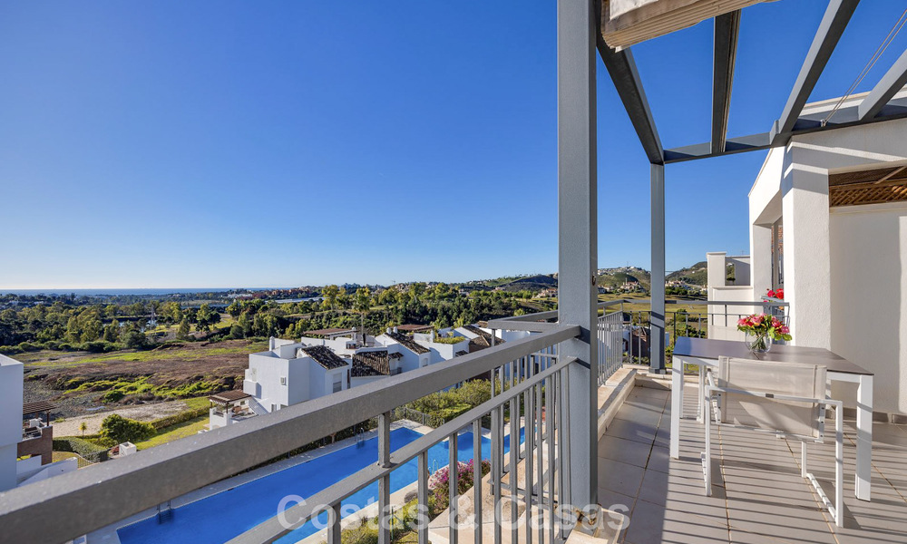 Penthouse prêt à emménager avec vue panoramique sur la mer dans un complexe méditerranéen à vendre à Benahavis - Marbella 775756