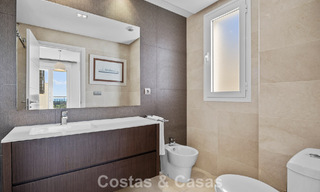 Penthouse prêt à emménager avec vue panoramique sur la mer dans un complexe méditerranéen à vendre à Benahavis - Marbella 775762 