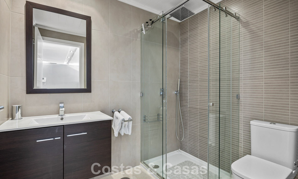 Penthouse prêt à emménager avec vue panoramique sur la mer dans un complexe méditerranéen à vendre à Benahavis - Marbella 775764