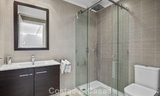 Penthouse prêt à emménager avec vue panoramique sur la mer dans un complexe méditerranéen à vendre à Benahavis - Marbella 775764 