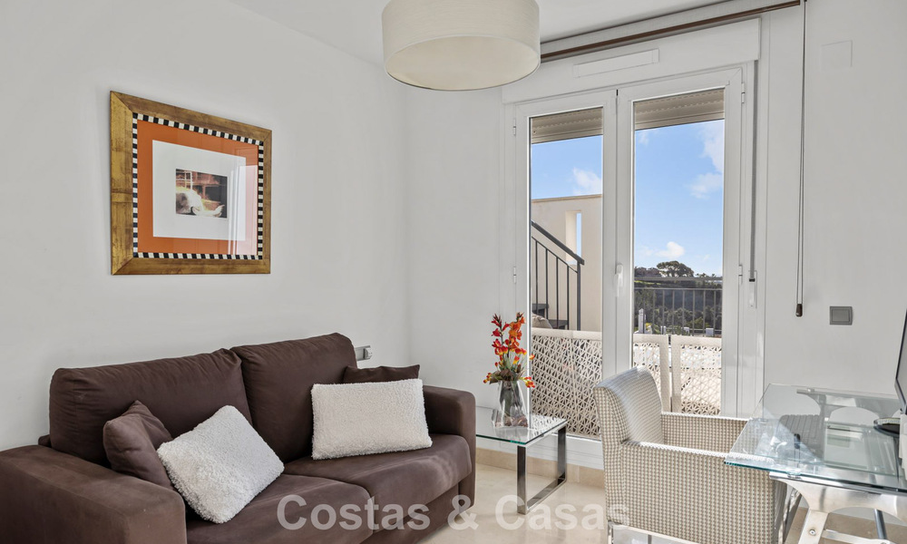 Penthouse prêt à emménager avec vue panoramique sur la mer dans un complexe méditerranéen à vendre à Benahavis - Marbella 775765