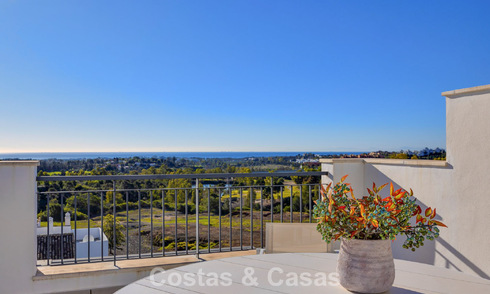 Penthouse prêt à emménager avec vue panoramique sur la mer dans un complexe méditerranéen à vendre à Benahavis - Marbella 775770