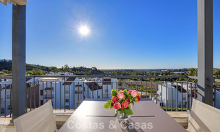 Penthouse prêt à emménager avec vue panoramique sur la mer dans un complexe méditerranéen à vendre à Benahavis - Marbella 775771 