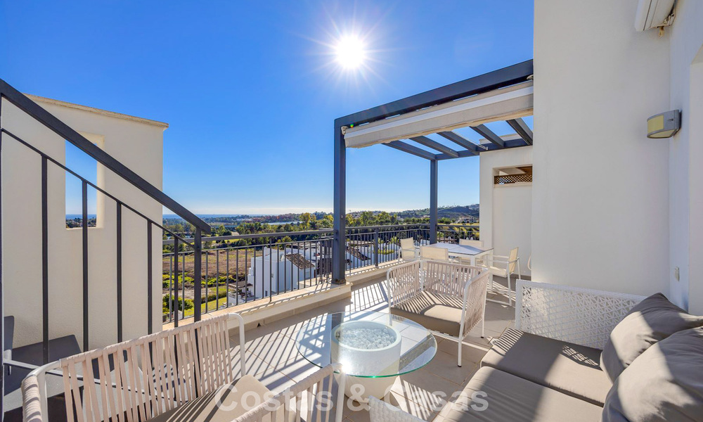 Penthouse prêt à emménager avec vue panoramique sur la mer dans un complexe méditerranéen à vendre à Benahavis - Marbella 775772