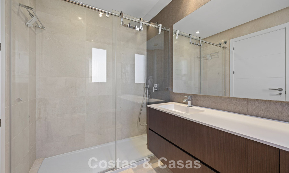 Penthouse prêt à emménager avec vue panoramique sur la mer dans un complexe méditerranéen à vendre à Benahavis - Marbella 775774