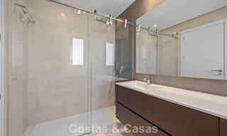 Penthouse prêt à emménager avec vue panoramique sur la mer dans un complexe méditerranéen à vendre à Benahavis - Marbella 775774 