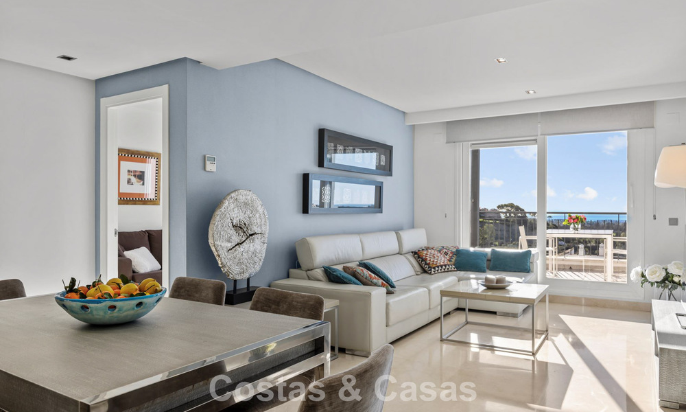 Penthouse prêt à emménager avec vue panoramique sur la mer dans un complexe méditerranéen à vendre à Benahavis - Marbella 775775