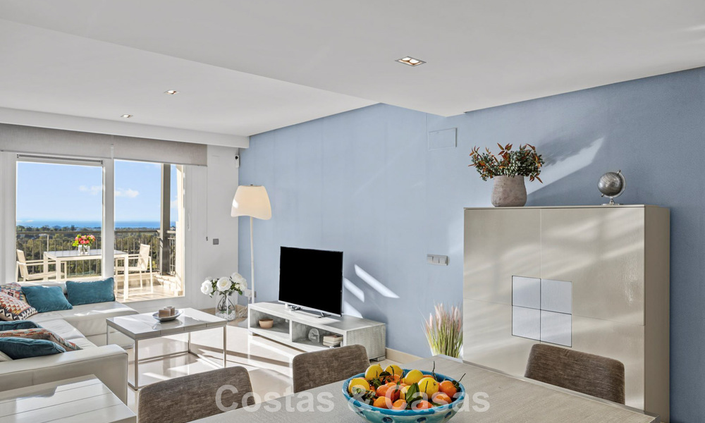 Penthouse prêt à emménager avec vue panoramique sur la mer dans un complexe méditerranéen à vendre à Benahavis - Marbella 775776