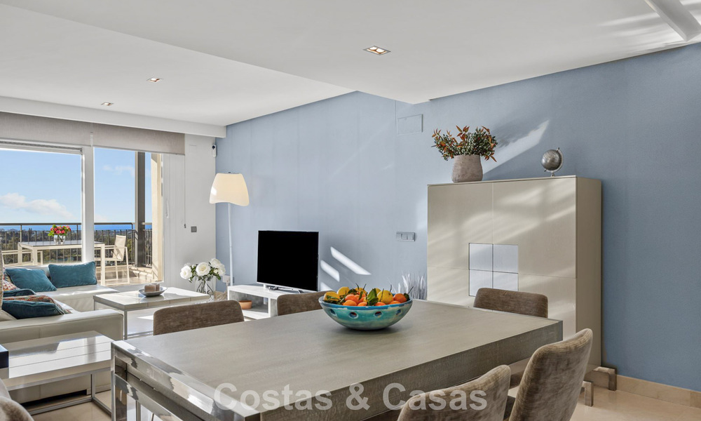 Penthouse prêt à emménager avec vue panoramique sur la mer dans un complexe méditerranéen à vendre à Benahavis - Marbella 775777