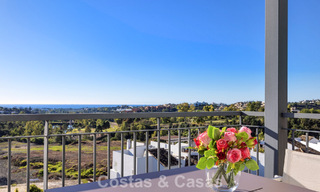 Penthouse prêt à emménager avec vue panoramique sur la mer dans un complexe méditerranéen à vendre à Benahavis - Marbella 775778 
