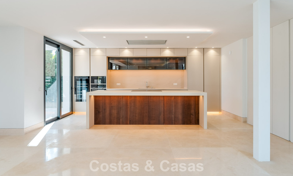 Villa de luxe sophistiquée à vendre dans une communauté fermée exclusive sur le prestigieux Golden Mile de Marbella 775567