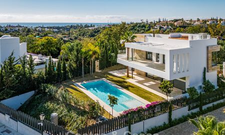 Villa de luxe sophistiquée à vendre dans une communauté fermée exclusive sur le prestigieux Golden Mile de Marbella 775568