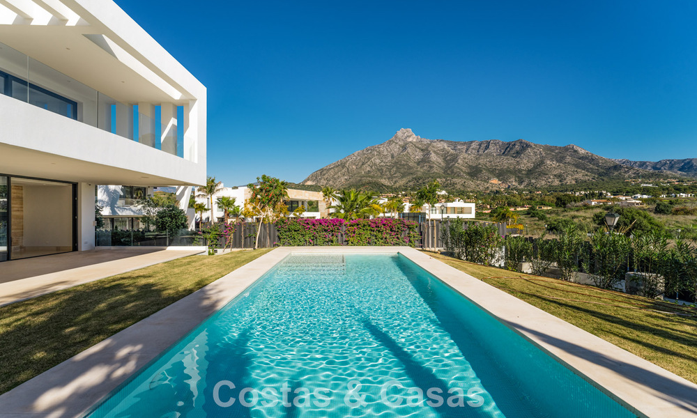 Villa de luxe sophistiquée à vendre dans une communauté fermée exclusive sur le prestigieux Golden Mile de Marbella 775570