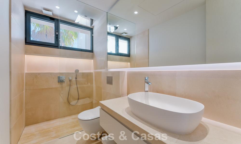 Villa de luxe sophistiquée à vendre dans une communauté fermée exclusive sur le prestigieux Golden Mile de Marbella 775575