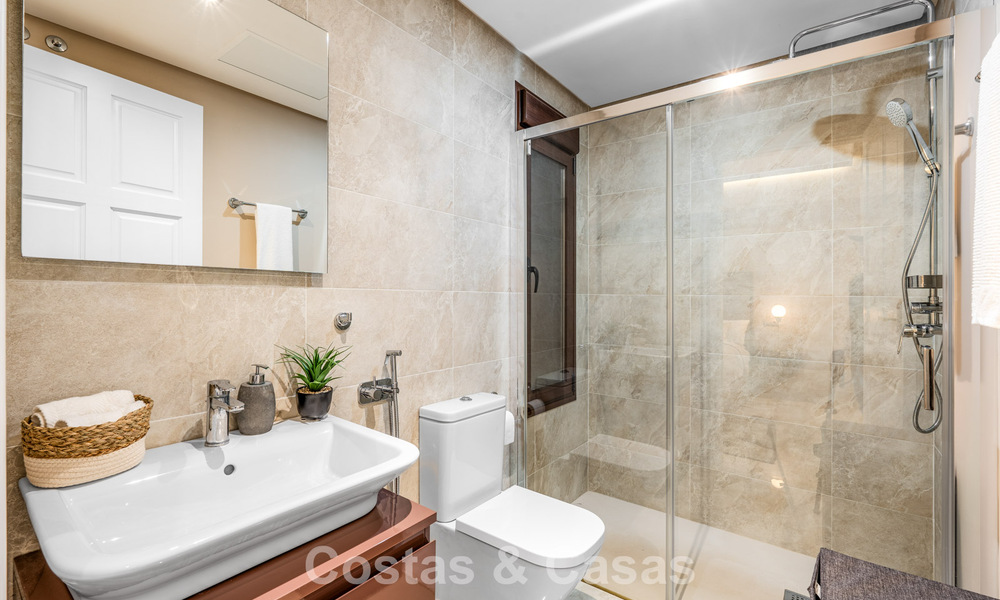 Spacieuse villa de luxe avec des vues spectaculaires à vendre dans une urbanisation très recherchée à Benahavis - Marbella 775666