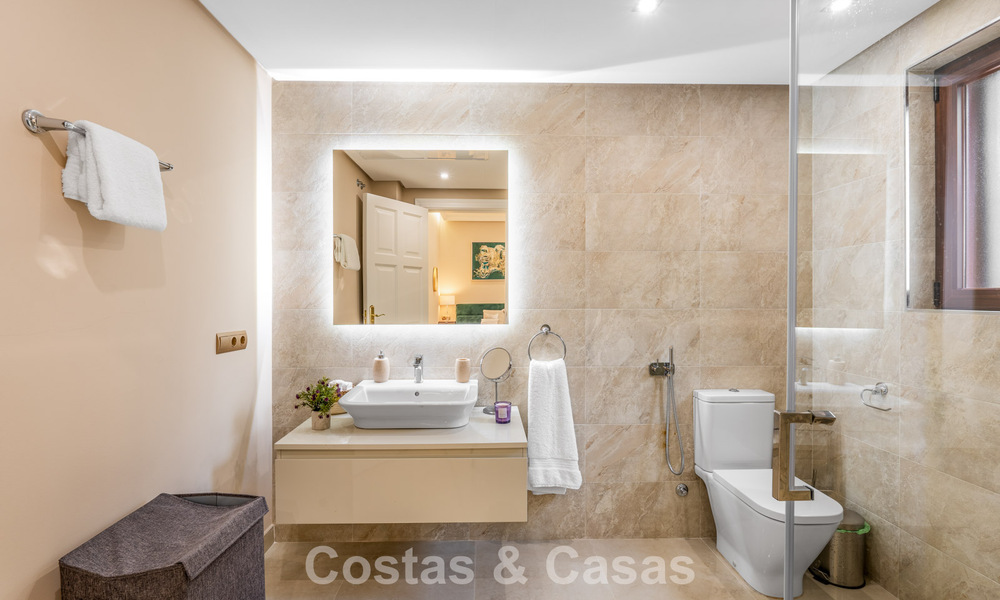 Spacieuse villa de luxe avec des vues spectaculaires à vendre dans une urbanisation très recherchée à Benahavis - Marbella 775668