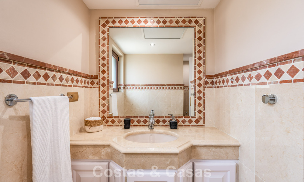 Spacieuse villa de luxe avec des vues spectaculaires à vendre dans une urbanisation très recherchée à Benahavis - Marbella 775682