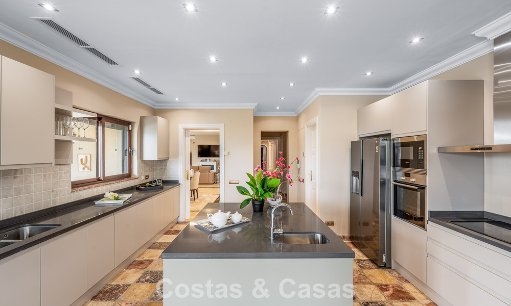 Spacieuse villa de luxe avec des vues spectaculaires à vendre dans une urbanisation très recherchée à Benahavis - Marbella 775697