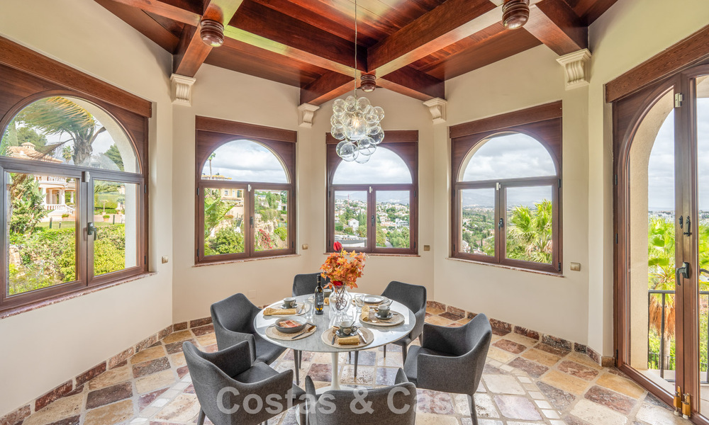 Spacieuse villa de luxe avec des vues spectaculaires à vendre dans une urbanisation très recherchée à Benahavis - Marbella 775698