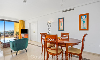 Appartement spacieux de 3 chambres à vendre, prêt à emménager, entouré de terrains de golf à Benahavis - Marbella 775708 