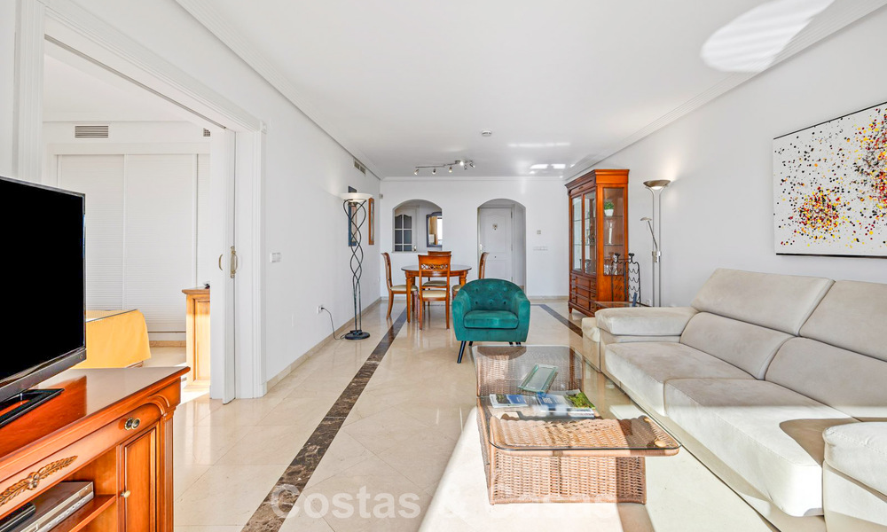 Appartement spacieux de 3 chambres à vendre, prêt à emménager, entouré de terrains de golf à Benahavis - Marbella 775710