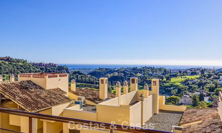 Appartement spacieux de 3 chambres à vendre, prêt à emménager, entouré de terrains de golf à Benahavis - Marbella 775711