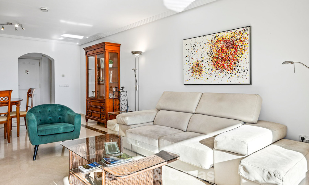 Appartement spacieux de 3 chambres à vendre, prêt à emménager, entouré de terrains de golf à Benahavis - Marbella 775712