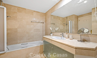 Appartement spacieux de 3 chambres à vendre, prêt à emménager, entouré de terrains de golf à Benahavis - Marbella 775716 