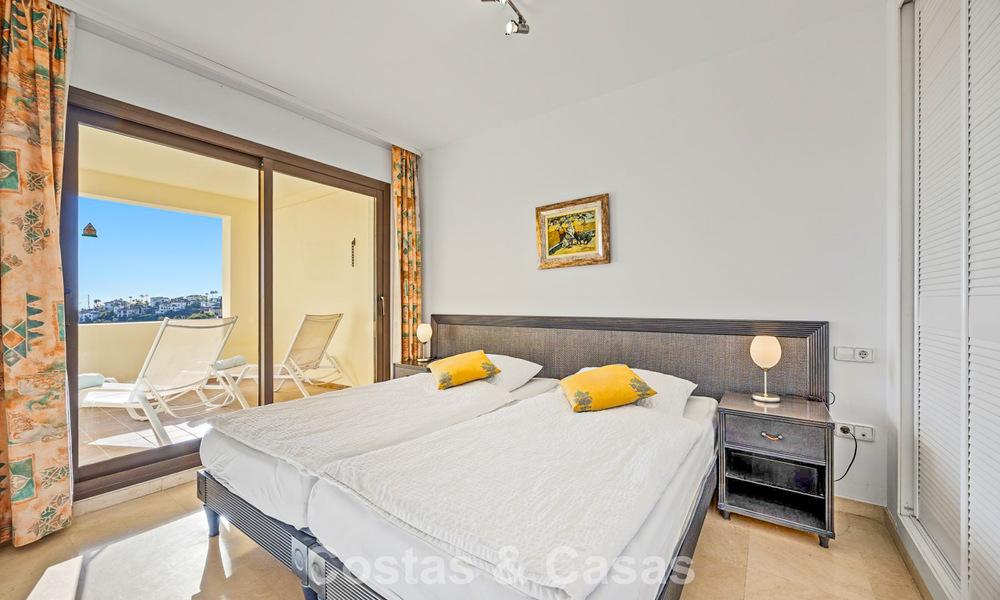 Appartement spacieux de 3 chambres à vendre, prêt à emménager, entouré de terrains de golf à Benahavis - Marbella 775717