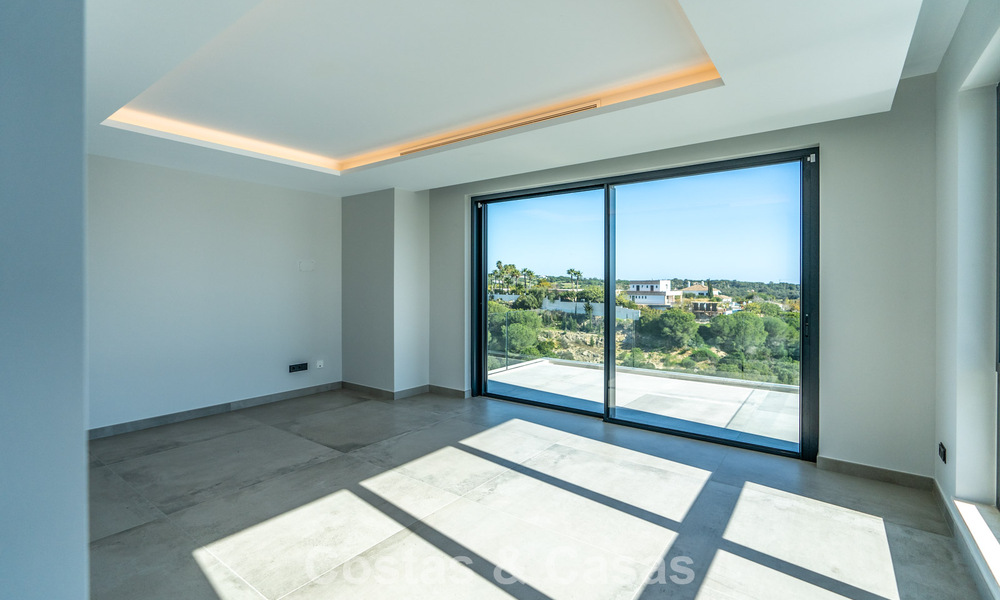 Villa de luxe neuve et moderne à vendre dans une communauté fermée de premier plan de Sotogrande, Costa del Sol 775731