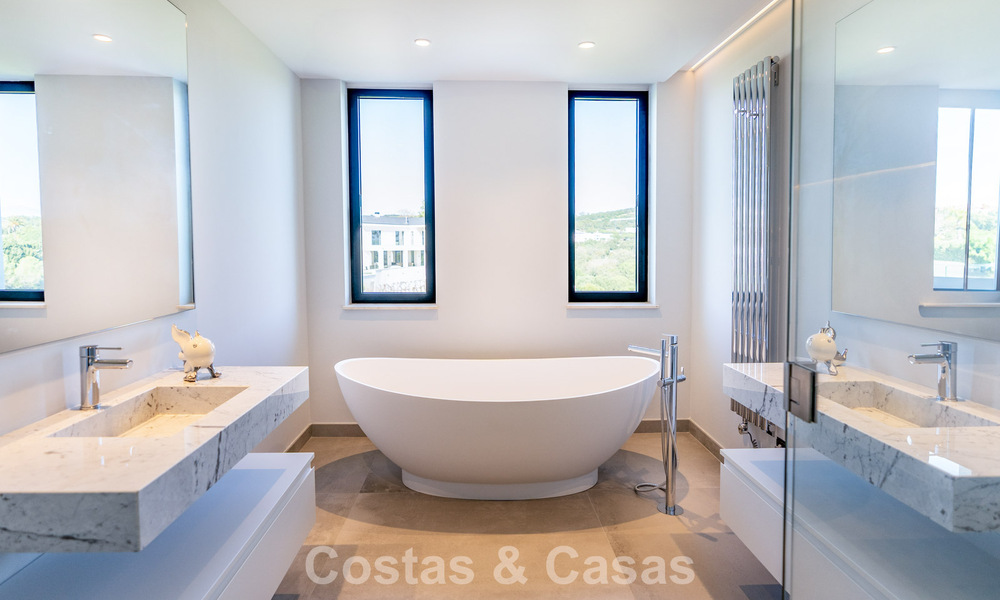 Villa de luxe neuve et moderne à vendre dans une communauté fermée de premier plan de Sotogrande, Costa del Sol 775733