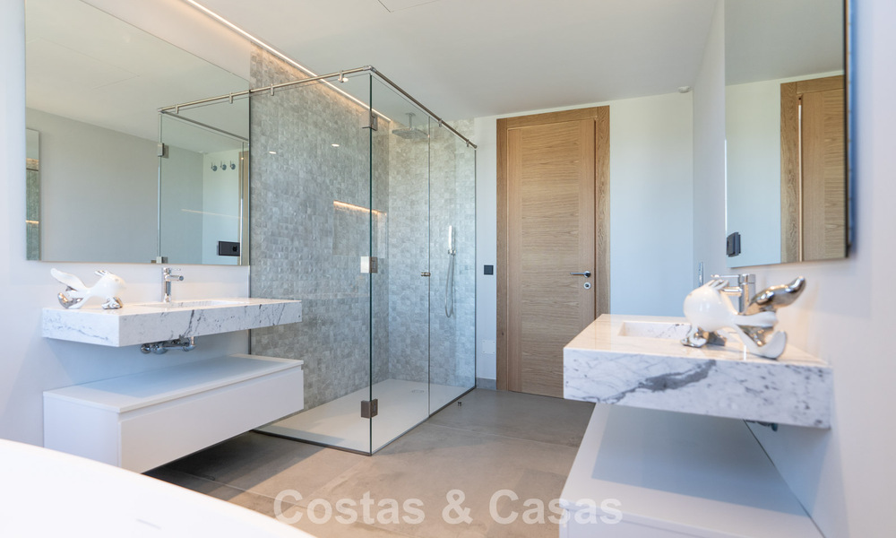 Villa de luxe neuve et moderne à vendre dans une communauté fermée de premier plan de Sotogrande, Costa del Sol 775734