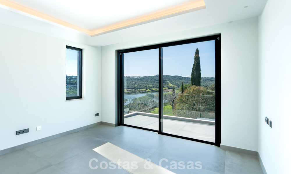 Villa de luxe neuve et moderne à vendre dans une communauté fermée de premier plan de Sotogrande, Costa del Sol 775736